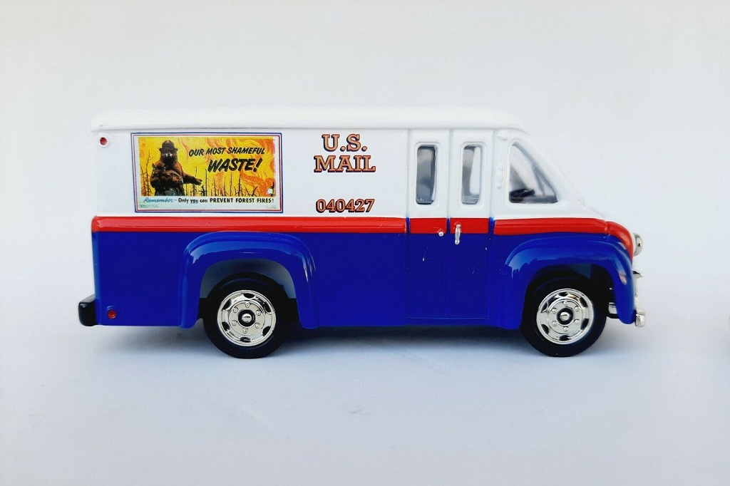 Matchbox Collectibles YYM38241; 1948 Dodge Route Postal Van; Post War America